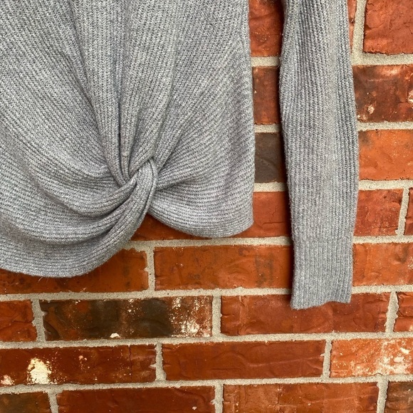 Offline Womens Small Gray Front Twist Ribbed Knit Sweater - Picture 3 of 9